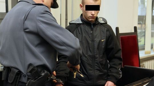 Skatowali 14-latka nad Jeziorem Białym. Ruszył proces nastolatków