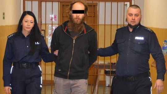 Skatowali kierowcę, bo ochlapał ich błotem 