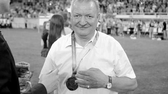 Skatowany na przystanku działacz Jagiellonii nie żyje