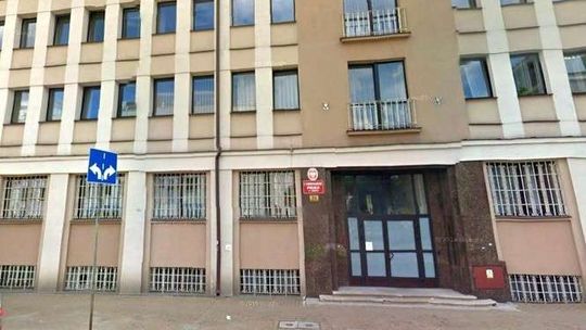 Skazany student: Dostałem trzy strzały w twarz od policjanta w świetlicy komisariatu