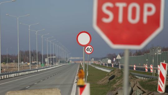 Składowisko odpadów na trasie S12 zaskoczyło GDDKiA. Swoje śmieci wywoził tu Ursus