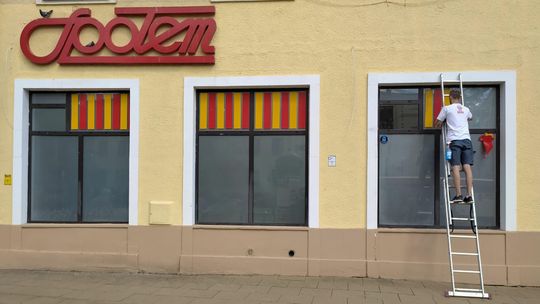 Sklep spożywczy LSS Społem wróci na pl. Wolności. Będą też sprzedawać hot-dogi