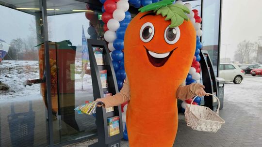 Sklep znanej sieci otwarto przy ul. Gospodarczej. Liczne promocje i… cukierki dla klientów