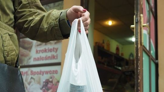 Sklepikarze nie chcą zakazu handlu w niedzielę. Petycja do premiera