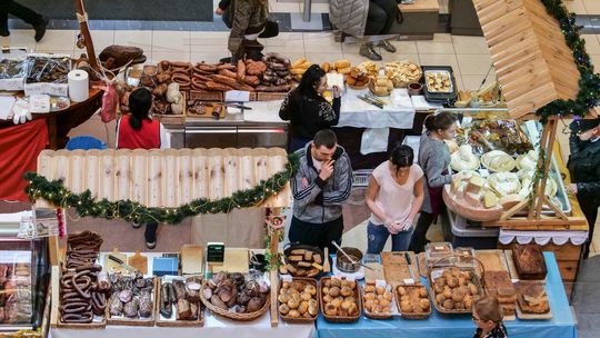 Sklepy oblężone przez kupujących. Kiermasz świąteczny w Galerii Olimp [zdjęcia]
