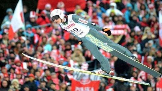 Skoczkowie narciarscy w weekend będą skakać w Japonii