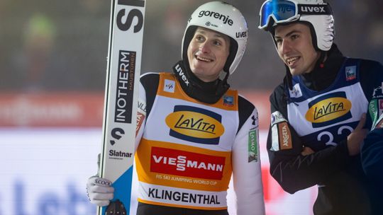 Skoki narciarskie. Dominacja Domena Prevca w Klingenthal. Polacy na odległych miejscach Skoki narciarskie. Dominacja Domena Prevca w Klingenthal. Polacy na odległych miejscach