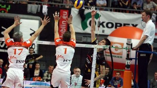 Skra Bełchatów - Jastrzębski Węgiel 3:2 podczas benefisu Łaski i Wójtowicza (wideo)