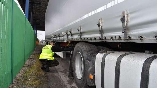 Skradziona naczepa miała wyjechać z Polski