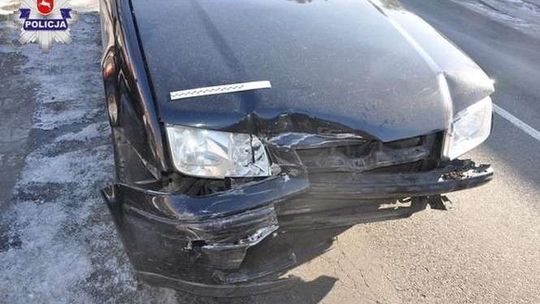 Skręcał na parking, uderzył w auto. 35-latka w szpitalu