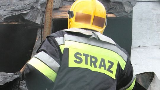 Skrudki: Pożar w składzie palet. Poparzony mężczyzna