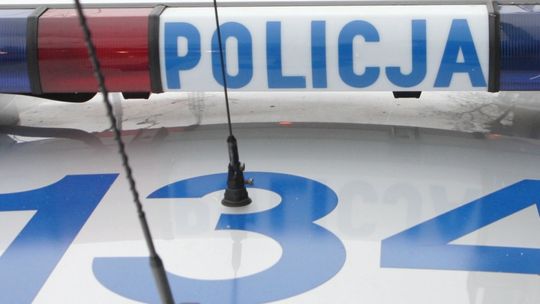 Skrzynice: Opel dachował. Dwie osoby w szpitalu