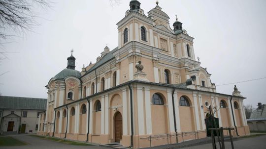 Skrzywdzeni przez księdza muszą jeszcze raz o tym opowiedzieć. Powód jest kuriozalny