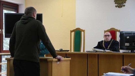 Skuli ich w kajdanki, bo byli agresywni. Tak strażnicy graniczni widzą zajście z ośrodka