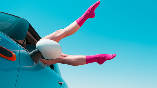 Skurcze nóg – co mogą oznaczać i kiedy warto skonsultować się z lekarzem?