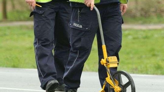 Skuter najechał na tył samochodu. Utrudnienia na DK 19