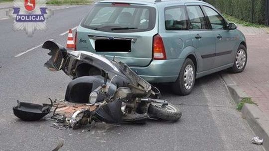 Skuterem najechał na tył forda. Trafił do szpitala