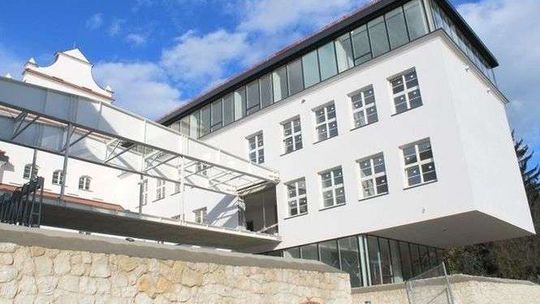 Śledztwo w sprawie budowy szkoły w Kazimierzu Dolnym. Jest decyzja prokuratury