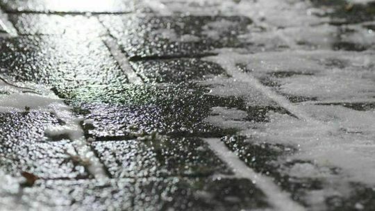 Ślisko i mokro. Piątek pod znakiem ostrzeżeń IMGW