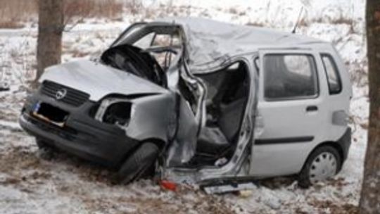 Ślisko na drogach, wypadki w Świdniku i Zalesiu