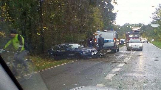 Ślisko na drogach. Wypadł autem z drogi na trasie Puławy - Dęblin