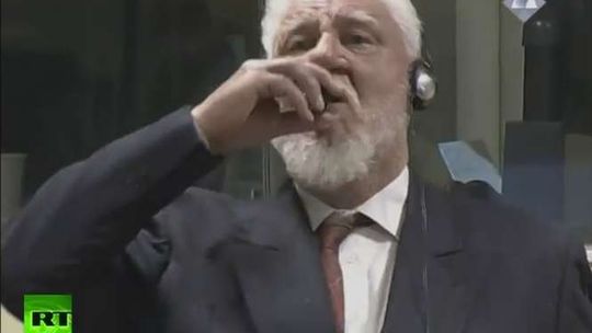 Slobodan Praljak wypił truciznę przed sądem. Nie żyje [wideo]