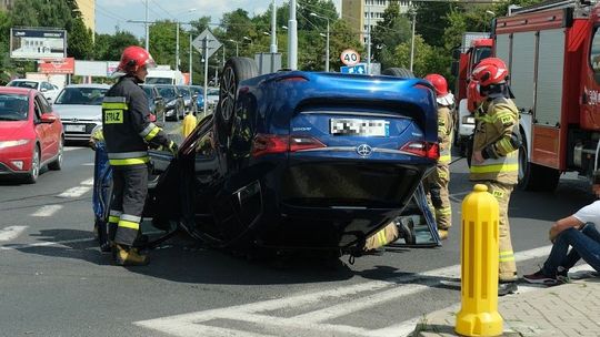 Słoneczny piątek i prosta droga. W takiej sytuacji najłatwiej o wypadek [policyjny raport]