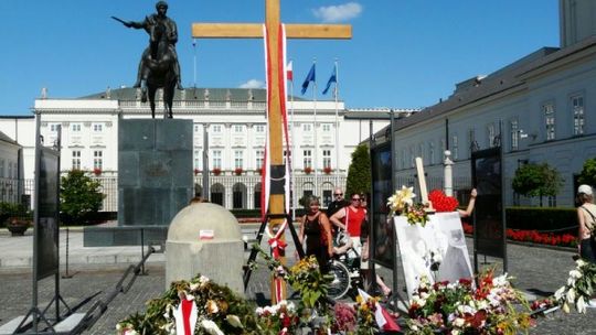 Słowa roku 2011: Prezydencja, kryzys, katastrofa i krzyż