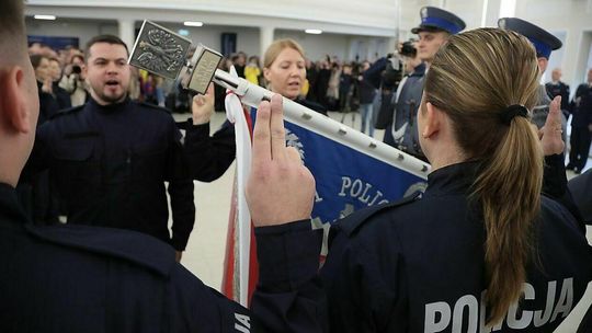Ślubowali służyć obywatelom. Nowi funkcjonariusze oficjalnie wstąpili do policji