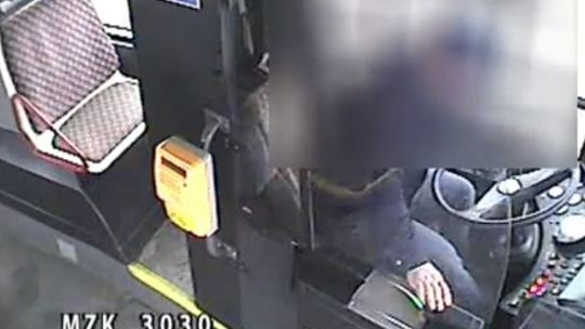 Słupsk. Zajechał drogę autobusowi i został pobity przez kierowcę MZK