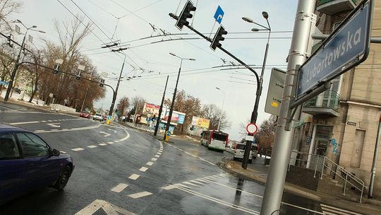 Słupy na rogatce lubartowskiej wymienią w lipcu