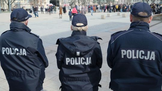 Służba nie drużba, ale praca pewna. Służby mundurowe szukają chętnych