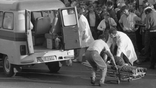 Służba zdrowia w PRL-u: Trzeba było płacić wszystkim. Ale były też plusy