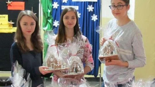 Smaczne, pachnące i piękne. Cukiernicze pyszności na szkolnym kiermaszu