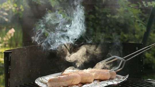 Smak majowego grilla. Jak  zrobić golonkę czy żeberka (przepisy)