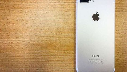 Smartfon na Dzień Dziecka – czy to dobry pomysł?