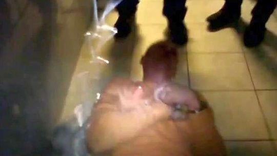 Śmierć na komisariacie. Jak zginął 25-letni Igor? (wideo)