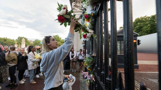 Śmierć znanych osób nie wywołuje żałoby w społeczeństwie