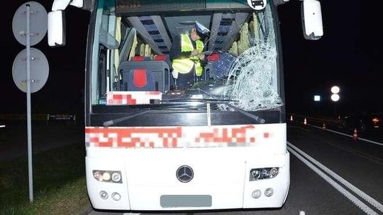 Śmiertelny wypadek. Autobus uderzył w pieszego na przejściu