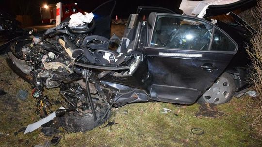 Śmiertelny wypadek koło Zamościa. Jadący skodą zostali zakleszczeni w aucie