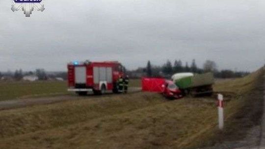 Śmiertelny wypadek na DK 19. Samochód osobowy zderzył się z ciężarówką