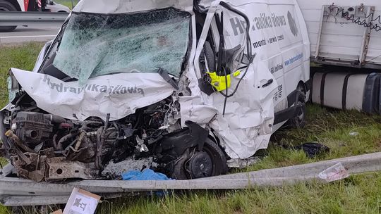 Śmiertelny wypadek na S12. Nie żyje kierowca busa