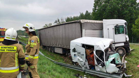 Śmiertelny wypadek na S12. Nie żyje kierowca busa