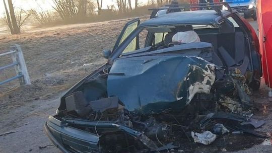 Śmiertelny wypadek nad ranem. 32-letni kierowca zginął na miejscu