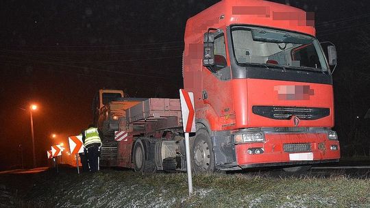 Śmiertelny wypadek. Rowerem wjechał wprost pod ciężarówkę