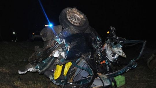 Śmiertelny wypadek w Brzeźnie. Zderzenie samochodów i autobusu (zdjęcia)