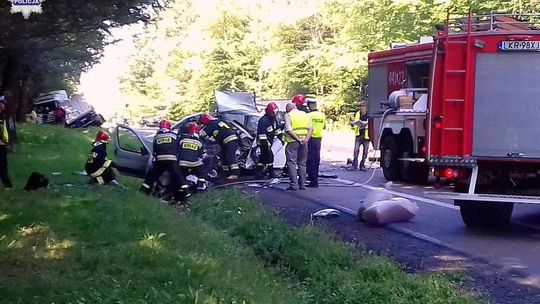 Śmiertelny wypadek w miejscowości Lasy. Zginął kierowca citroena [zdjęcia]