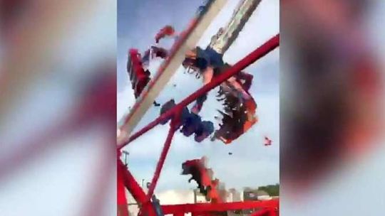 Śmiertelny wypadek w wesołym miasteczku. Urwało się ramię huśtawki