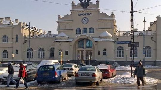 Smród wita podróżnych, bo ludzie nie chcą płacić 1 zł za toaletę. Radna ma pomysł