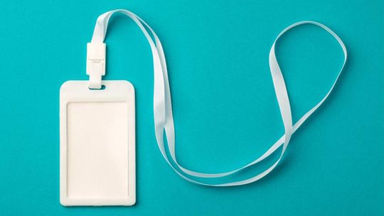 Smycze reklamowe z nadrukiem jako nośnik Twojego logo i hasła reklamowego